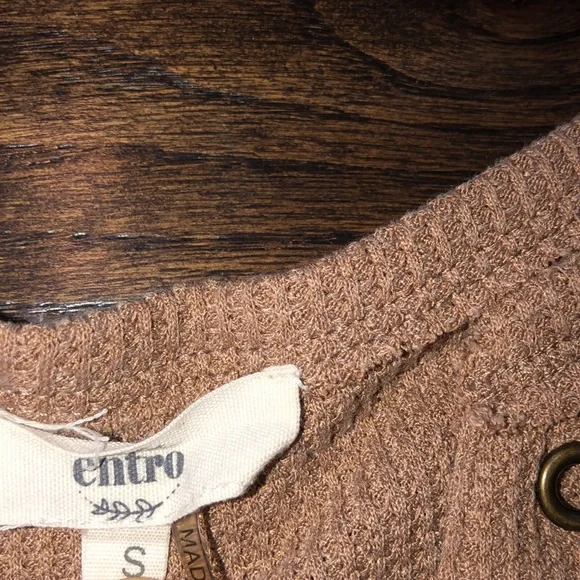 Entro tan waffle knit Henley top size small - Picture 3 of 6